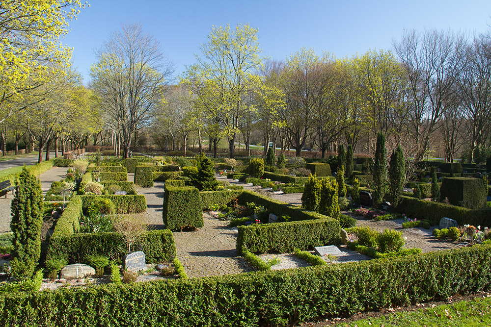 M traditionelle urnegravsteder med beplantning